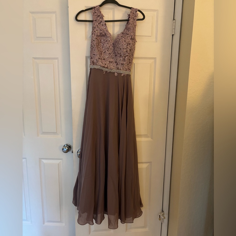 Purple prom dress with silver jewel belt 💎